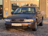 Audi A4 1.8 Automatik Rentnerfahrzeug Klima Kamera - Audi A4 aus 2000: 1.8