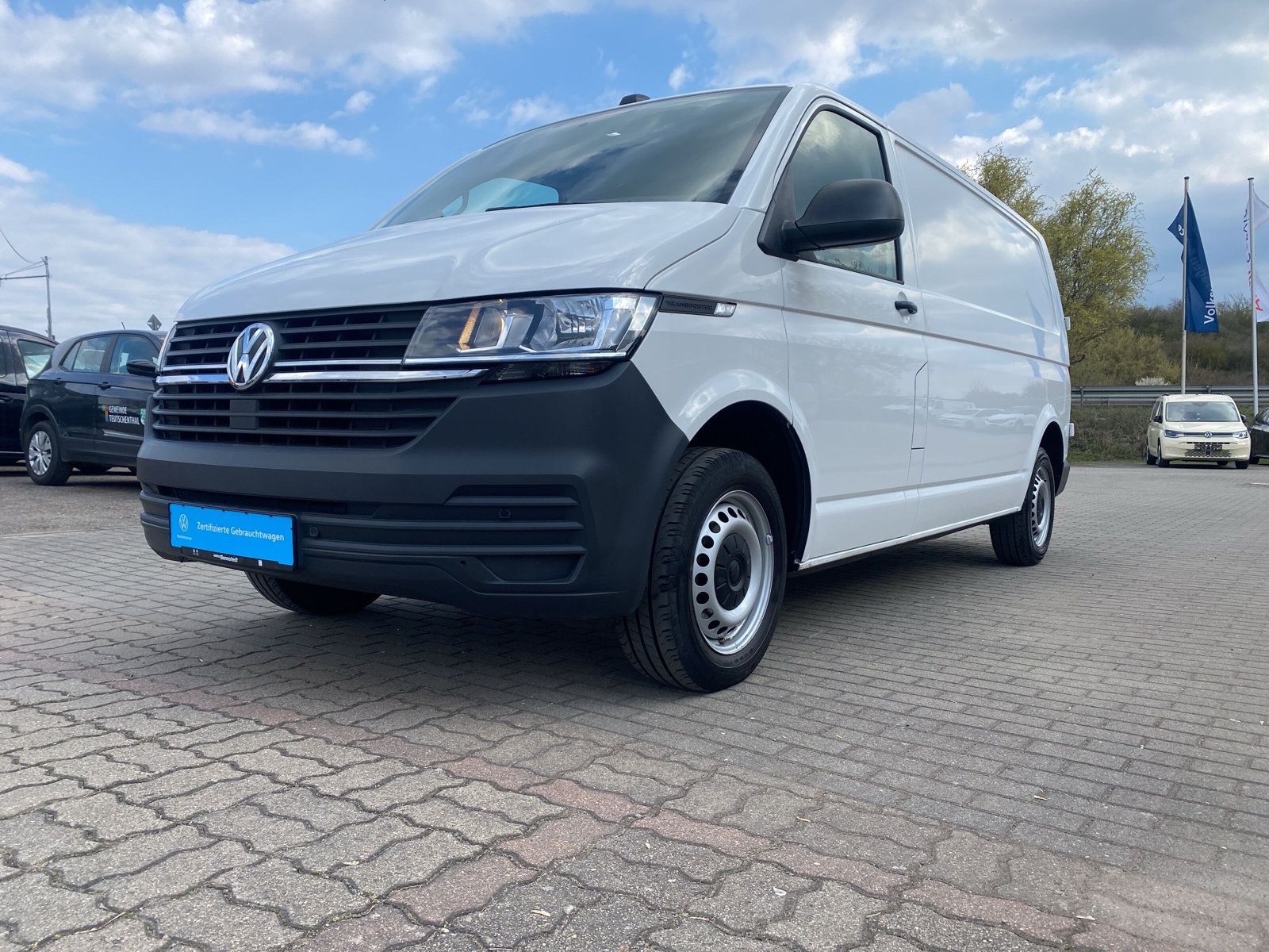 Fahrzeugabbildung Volkswagen T6 Transporter 2.0 TDI T6.1 lang Klima Navi ACC