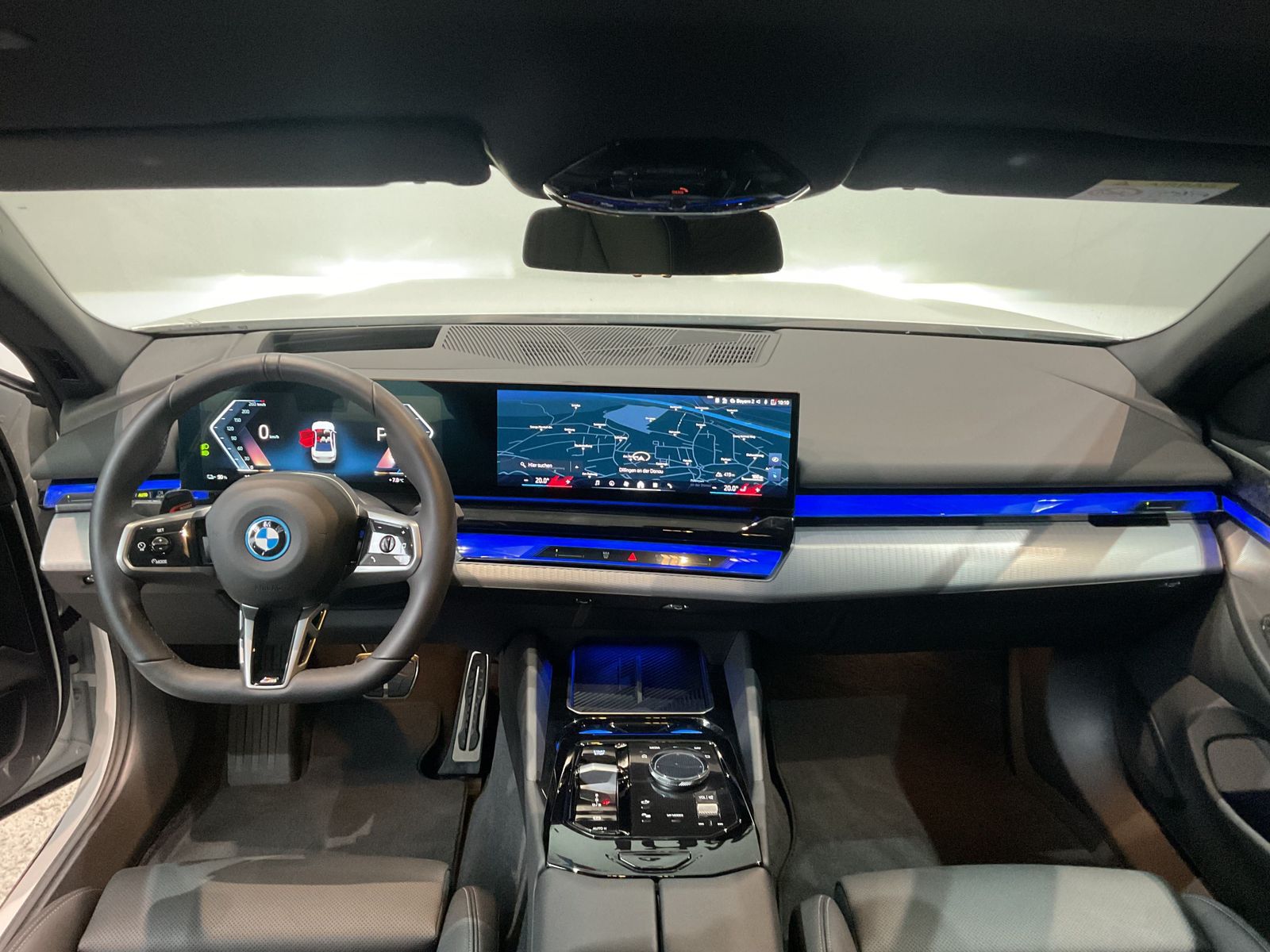 Fahrzeugabbildung BMW i5 xDrive40 M Sportpaket, Aktive Sitzbelüftung v