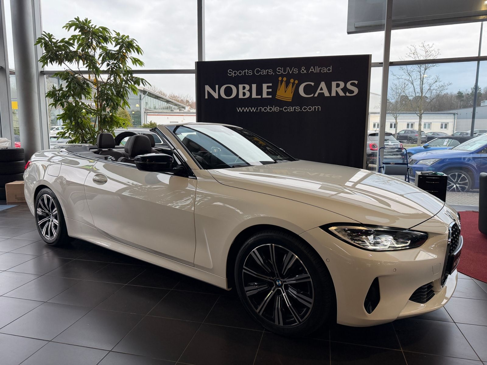 Fahrzeugabbildung BMW 420i Cabrio Shadow Line AHK LEDER LED NAV 18"