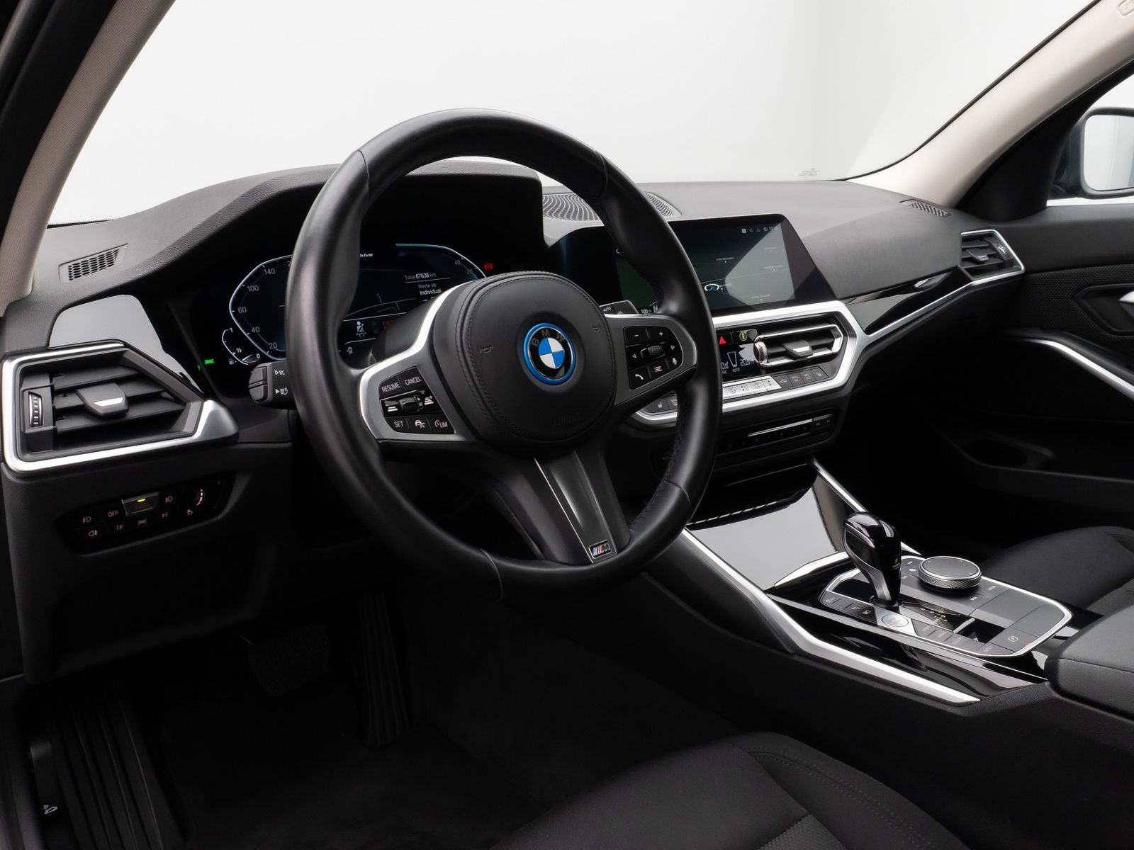 Fahrzeugabbildung BMW 330e Alarm Kamera DAB Stop&Go M Sportleder LED