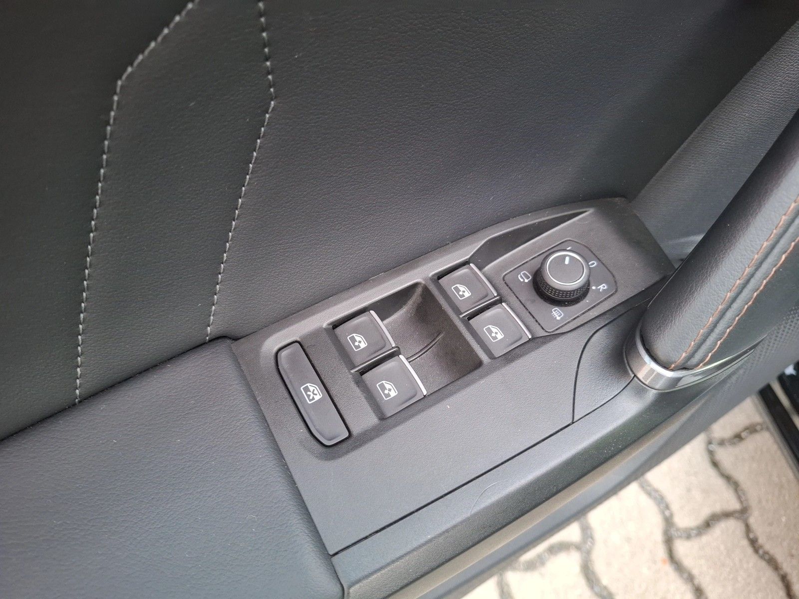 Fahrzeugabbildung CUPRA Leon ST VZ 4Drive DSG LED AHK Navi AID ACC RFK S