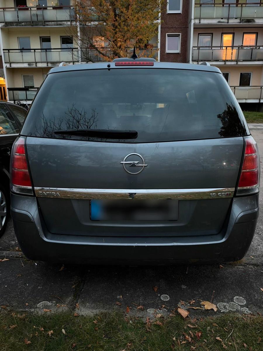 Opel Zafira 2005 — engine