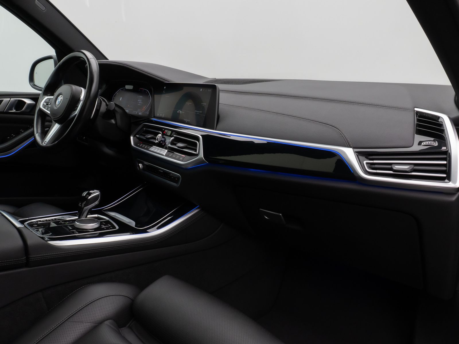 Fahrzeugabbildung BMW X5 xD40d M Sport Panorama 360° HUD DAB HiFi AHK