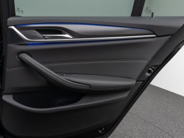 Fahrzeugabbildung BMW 520d xD M Sport Kamera DAB HiFi 4xKlima ACC Komf