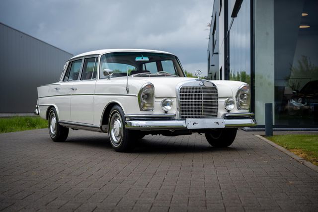 Mercedes-Benz 220 SEb Limousine 