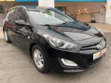 Hyundai i30 cw 1.6 CRDI Xenon SHZ AHK Klima Kamera - Hyundai aus 2014