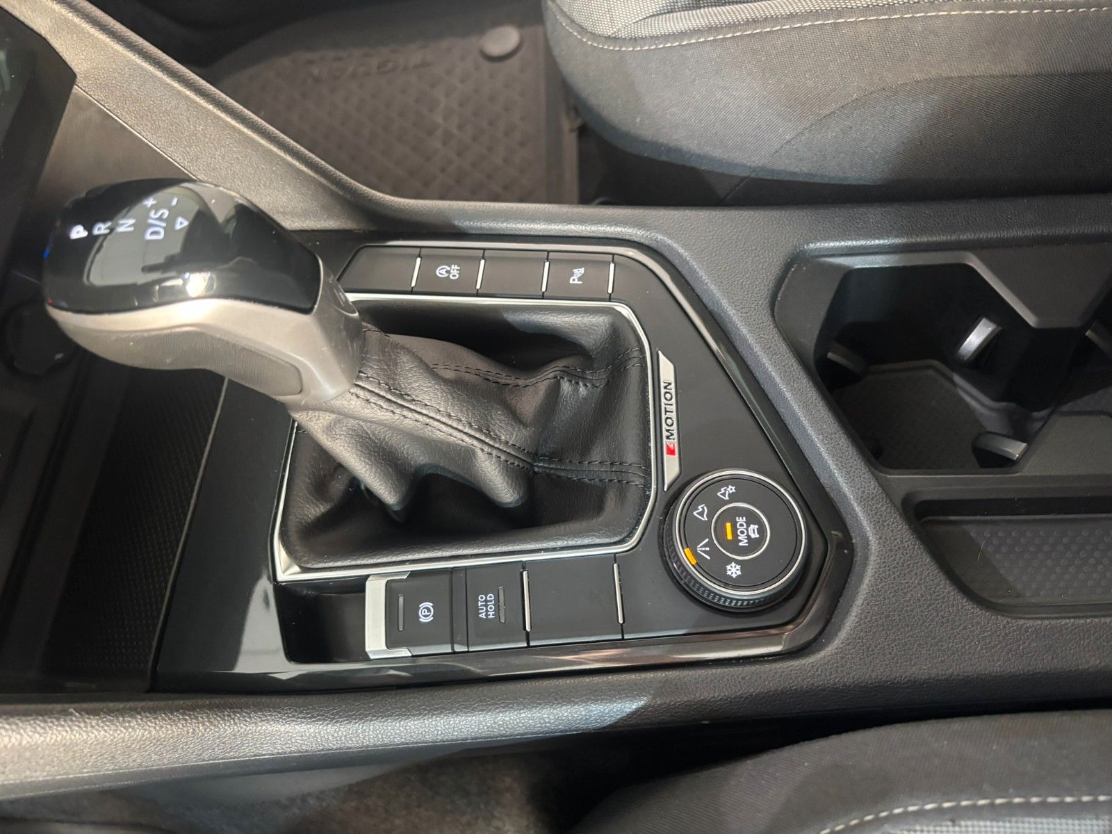 Fahrzeugabbildung Volkswagen Tiguan 2.0 TDI Life 4Motion AHK/NAVI/KAMERA/SHZ