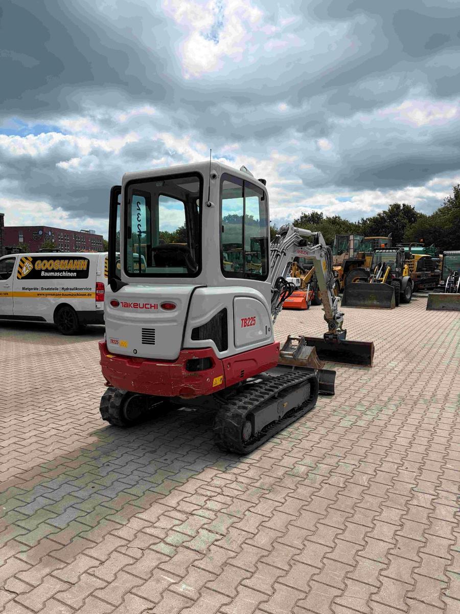 Takeuchi TB 225