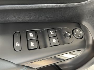 Citroën C5 Aircross Hybrid 145 MAX +Navi+LED+SHZ+KeyLess