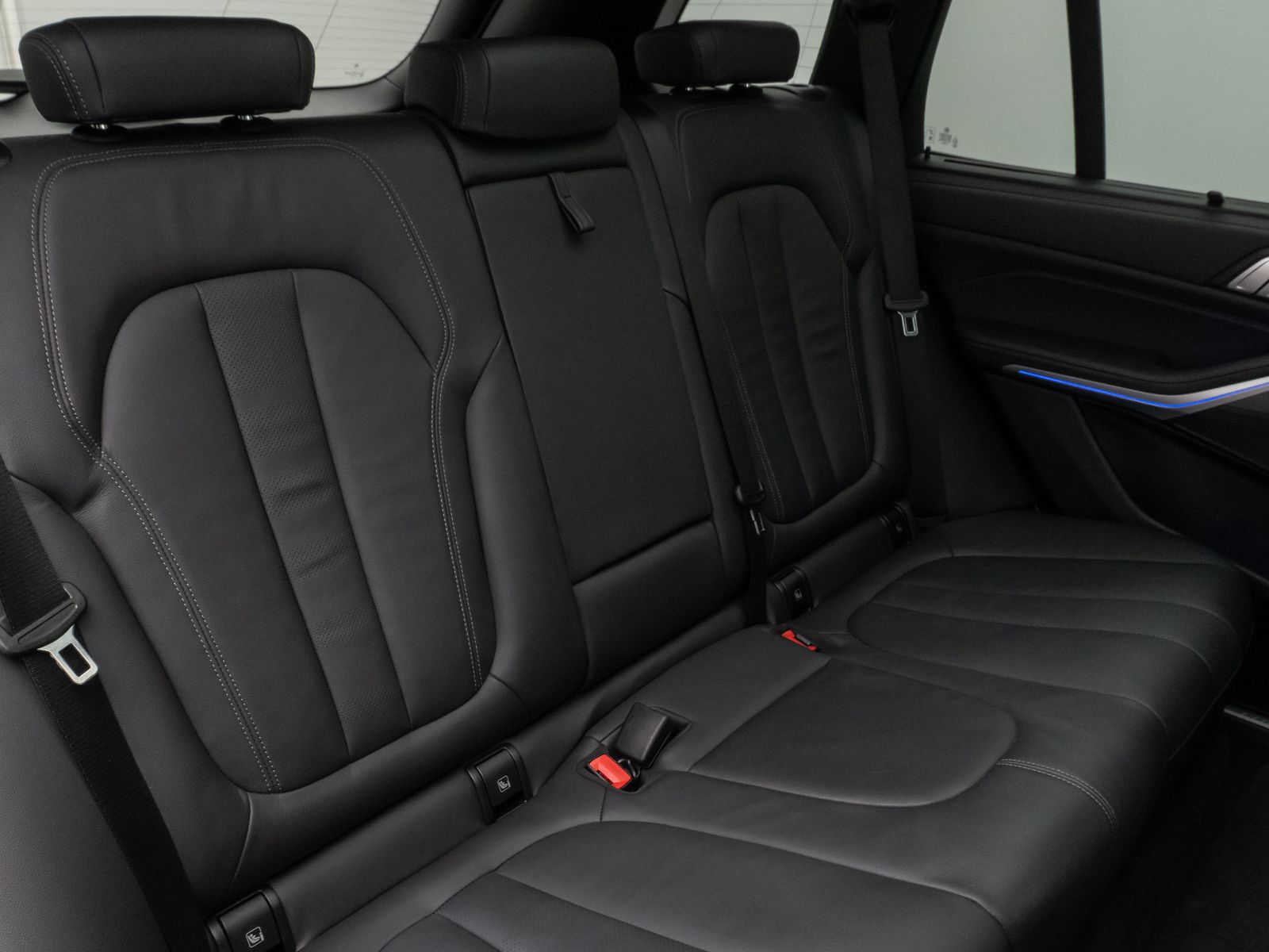 Fahrzeugabbildung BMW X5 xD40d M Sport Panorama Kamera HUD DAB HiFi
