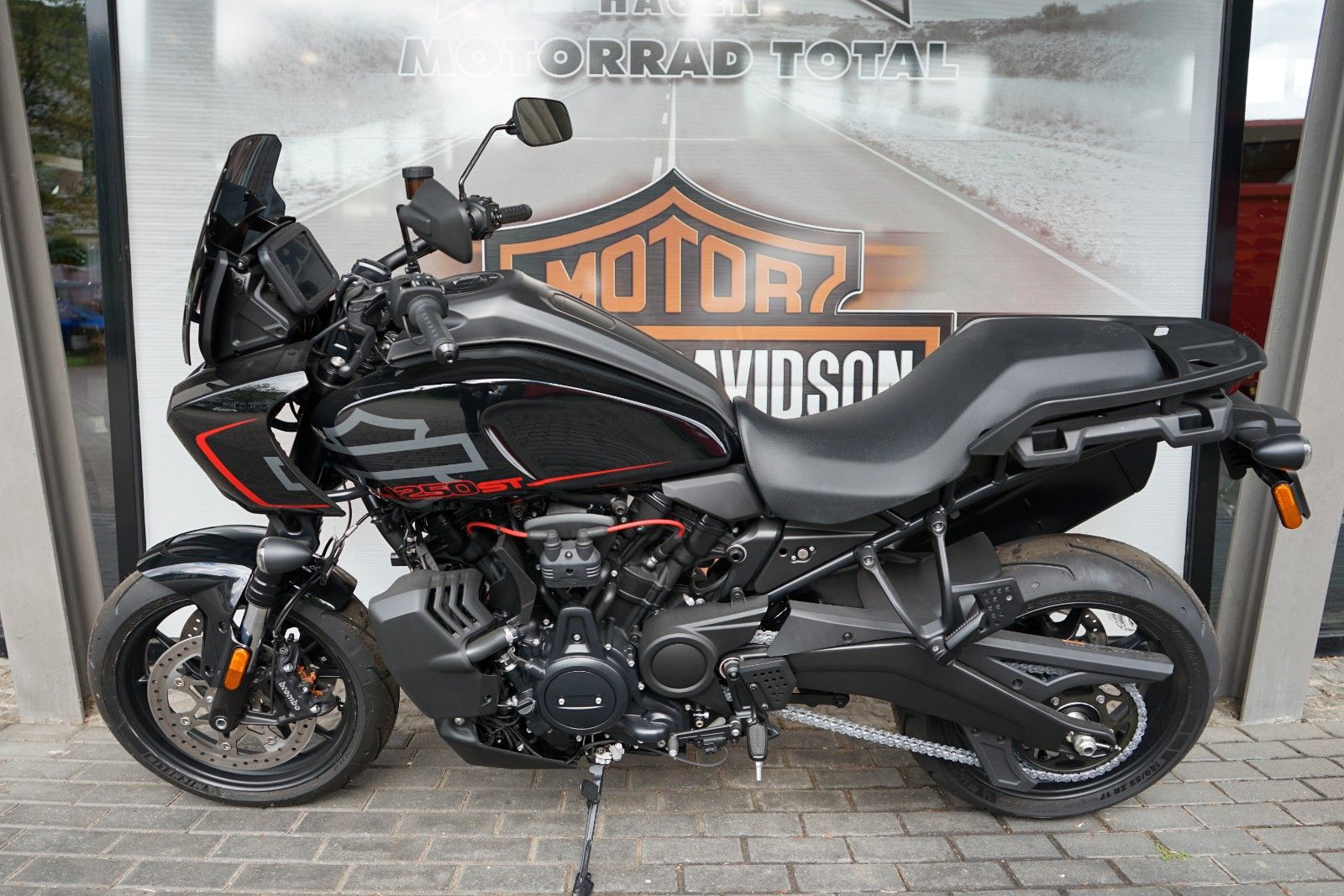 Fahrzeugabbildung Harley-Davidson Pan Am ST - Neufahrzeug - Supermoto - Vivid Blk