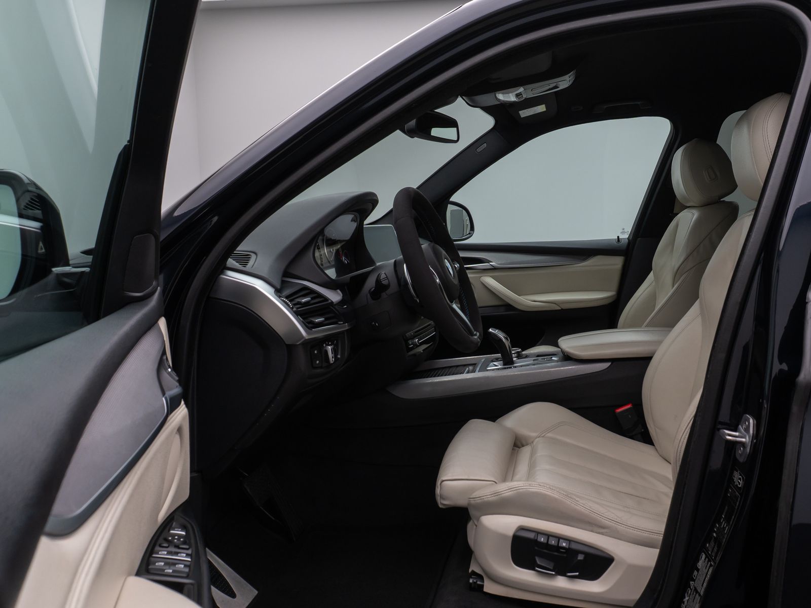 Fahrzeugabbildung BMW X5 xD30d M Sport HUD HiFi NaviPro PDC LED Leder