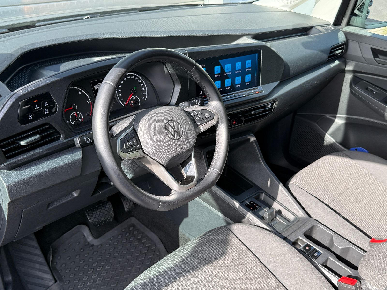 Fahrzeugabbildung Volkswagen Caddy 2.0 TDI DSG AHK DAB GRA Navi Kamera SHZ