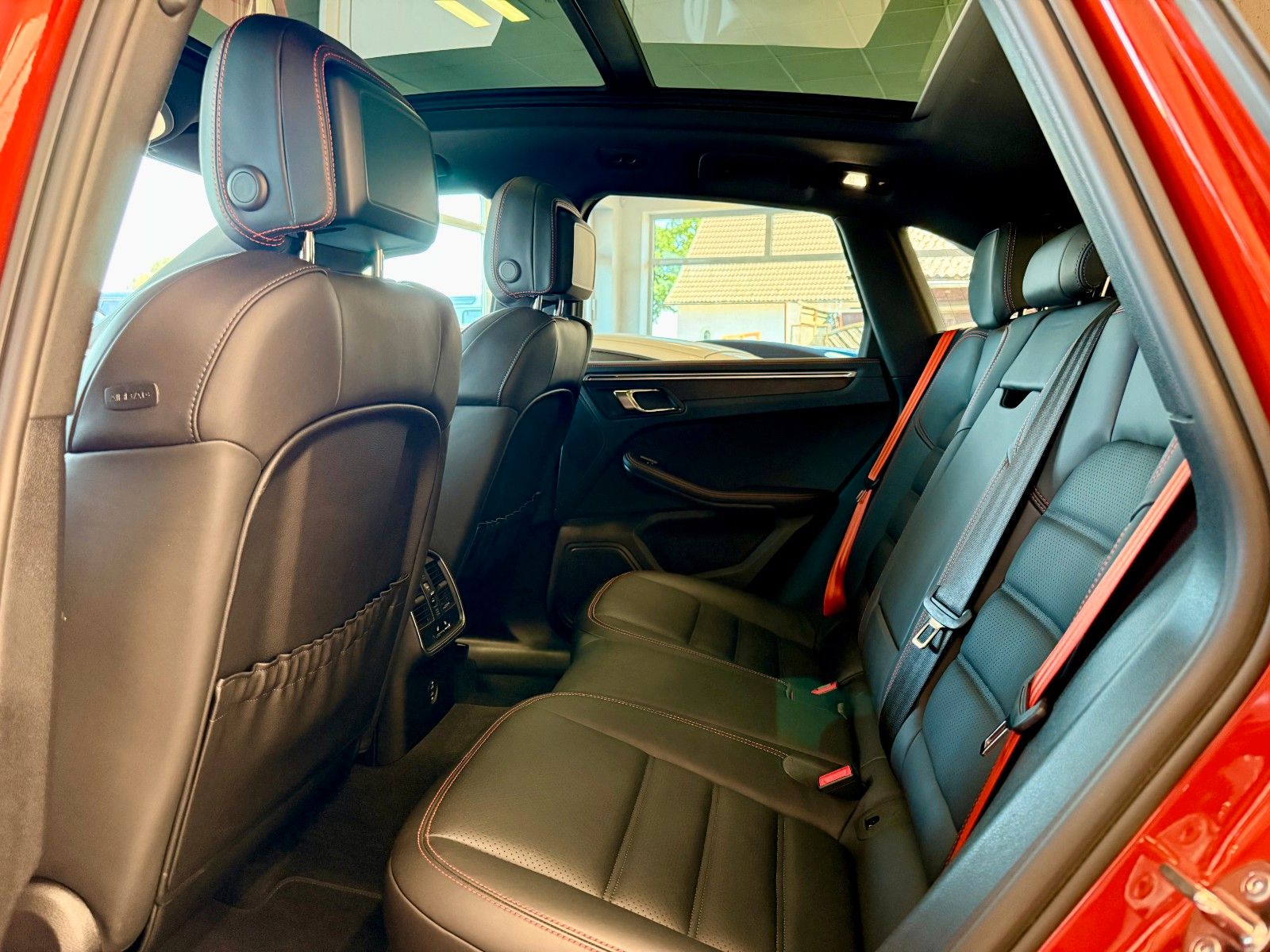 Fahrzeugabbildung Porsche Macan GTS Panorama/AHK/SportChrono/21Zoll/360