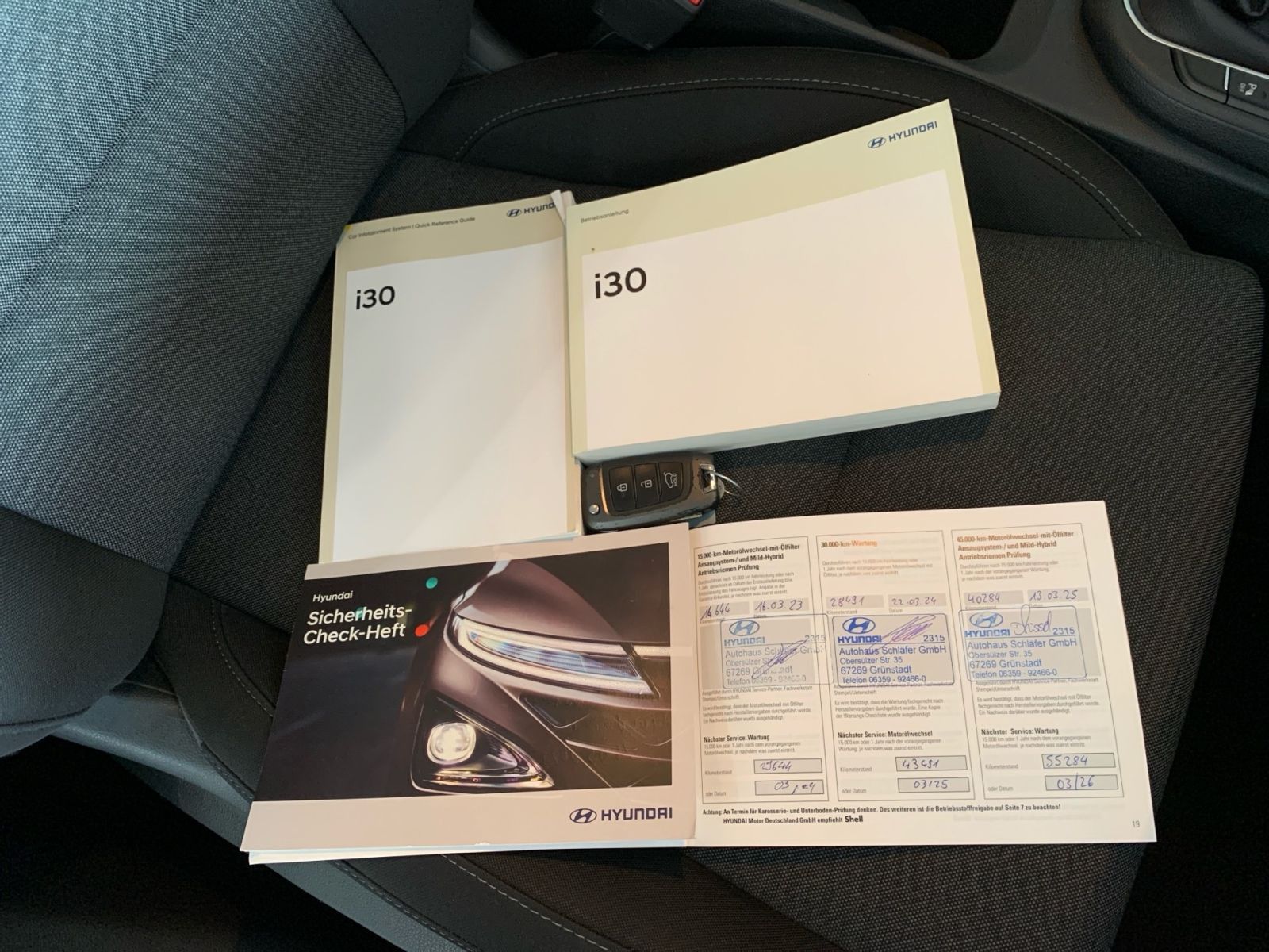 Fahrzeugabbildung Hyundai i30 1.0 T-GDI Edition 30 1Hd Allwetter
