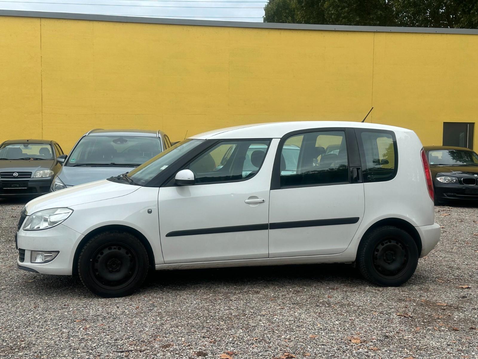 Skoda Roomster 2011 — rear view