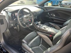 Fahrzeugabbildung Audi R8 5.2 FSI RWS 5,2 V10, Carbonspoiler