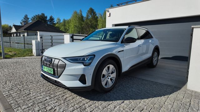 AUDI e-tron 50 quattro -