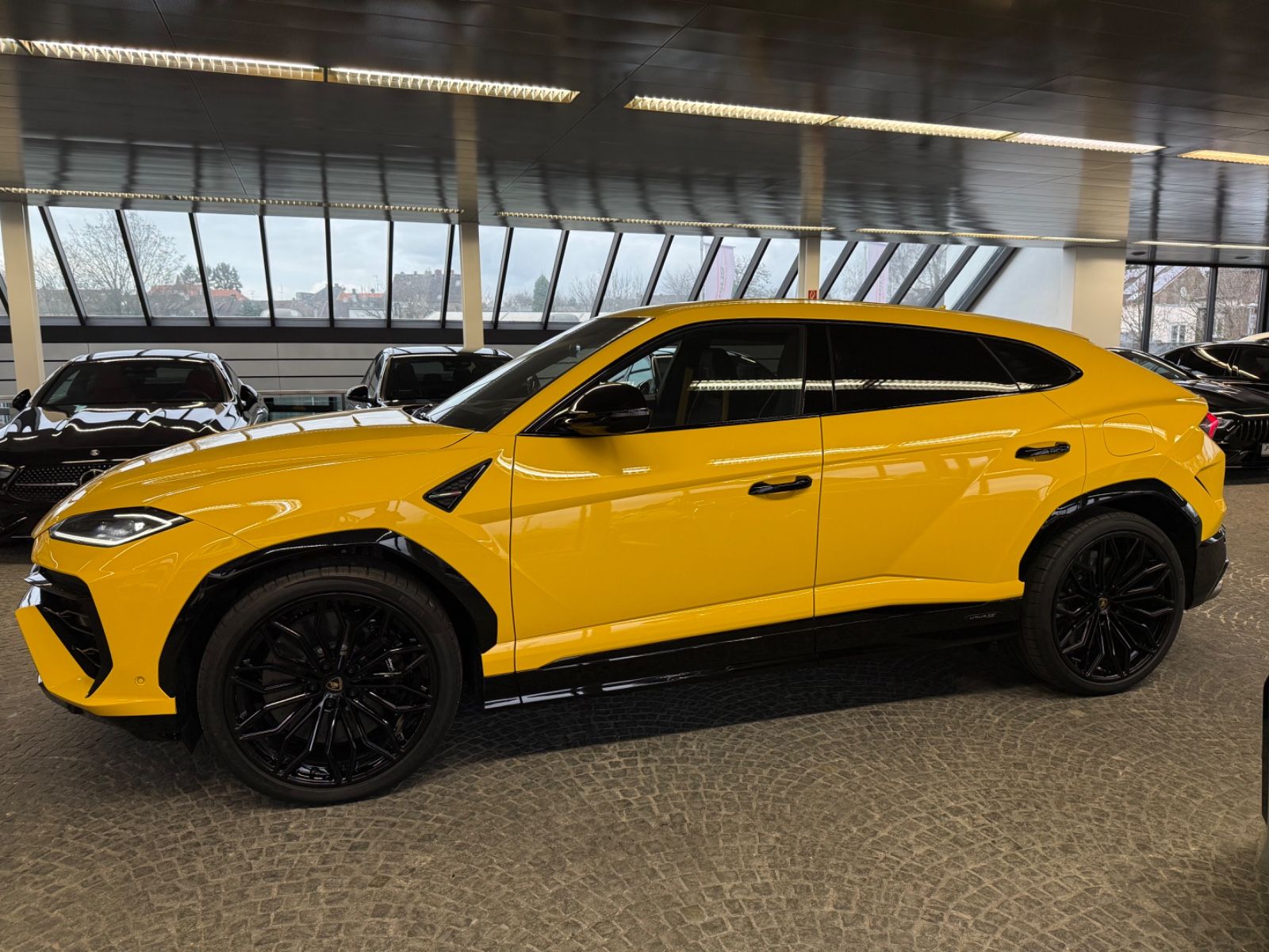 LAMBORGHINI Urus - 26
