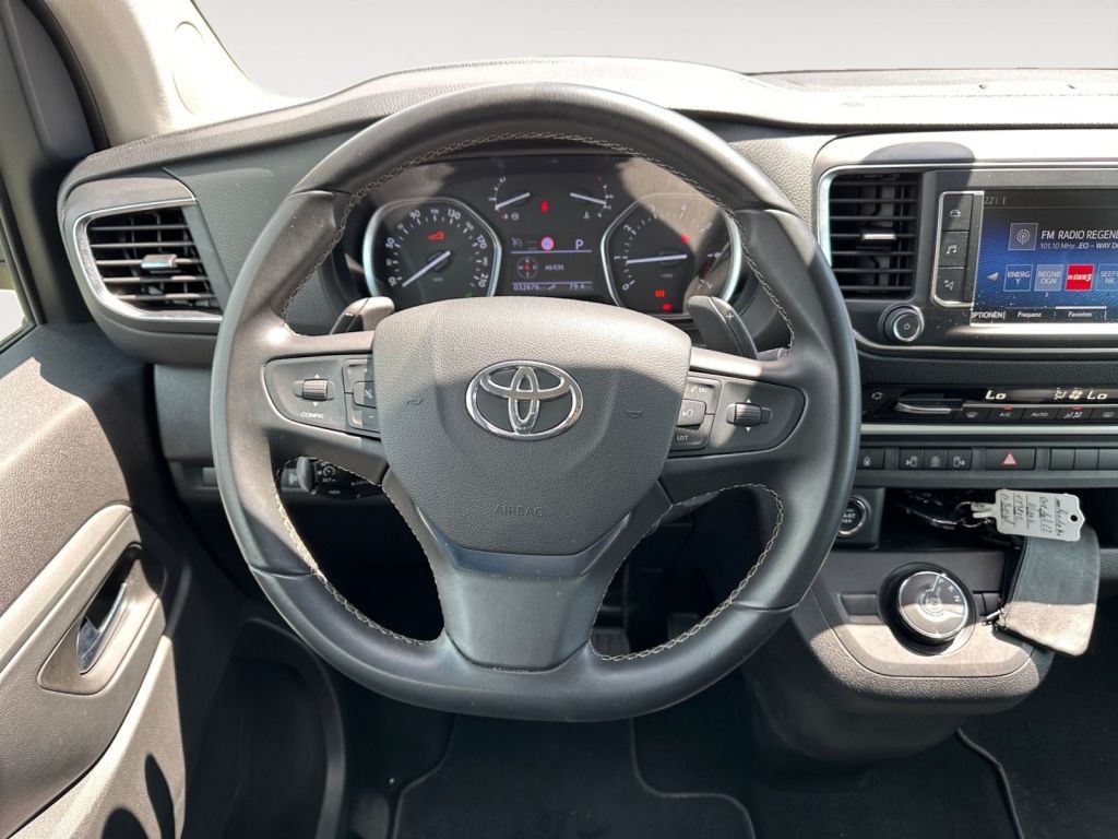 Fahrzeugabbildung Toyota Proace 2,0-l-D-4D L2 (7-Si.) Autm. Verso Executi