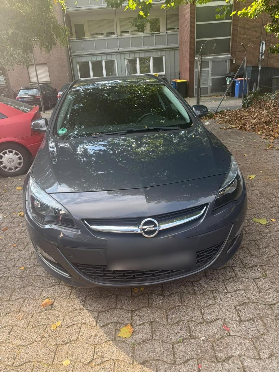 Opel Astra 2012 — photo 7