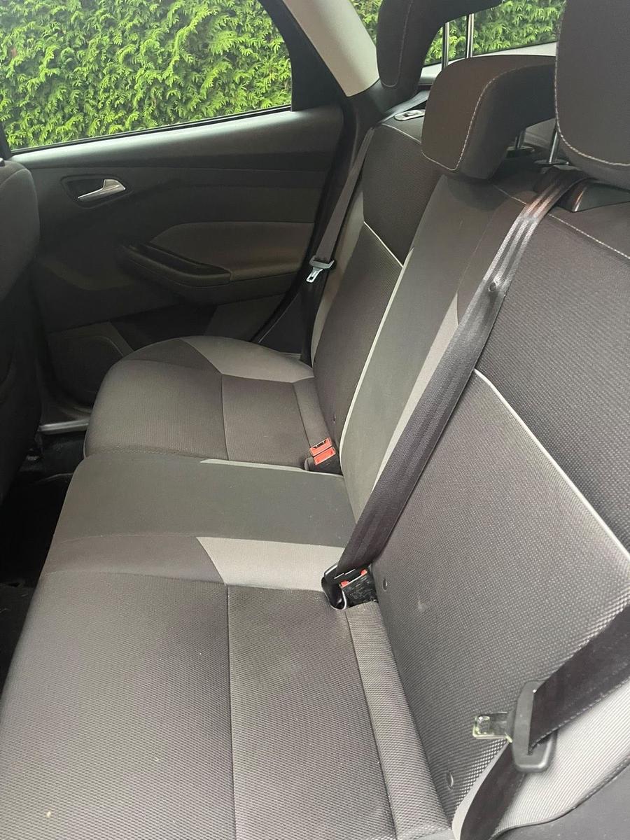 Ford Focus 2012 — photo 9