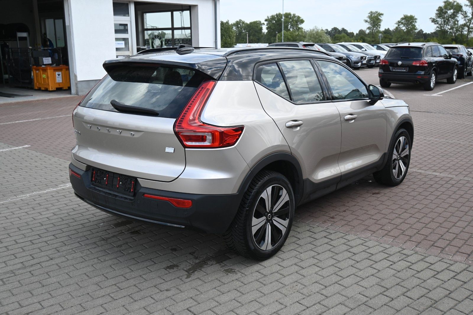 Fahrzeugabbildung Volvo XC40 BEV Plus Single Motor*2WD*WP*RW: 460 KM*