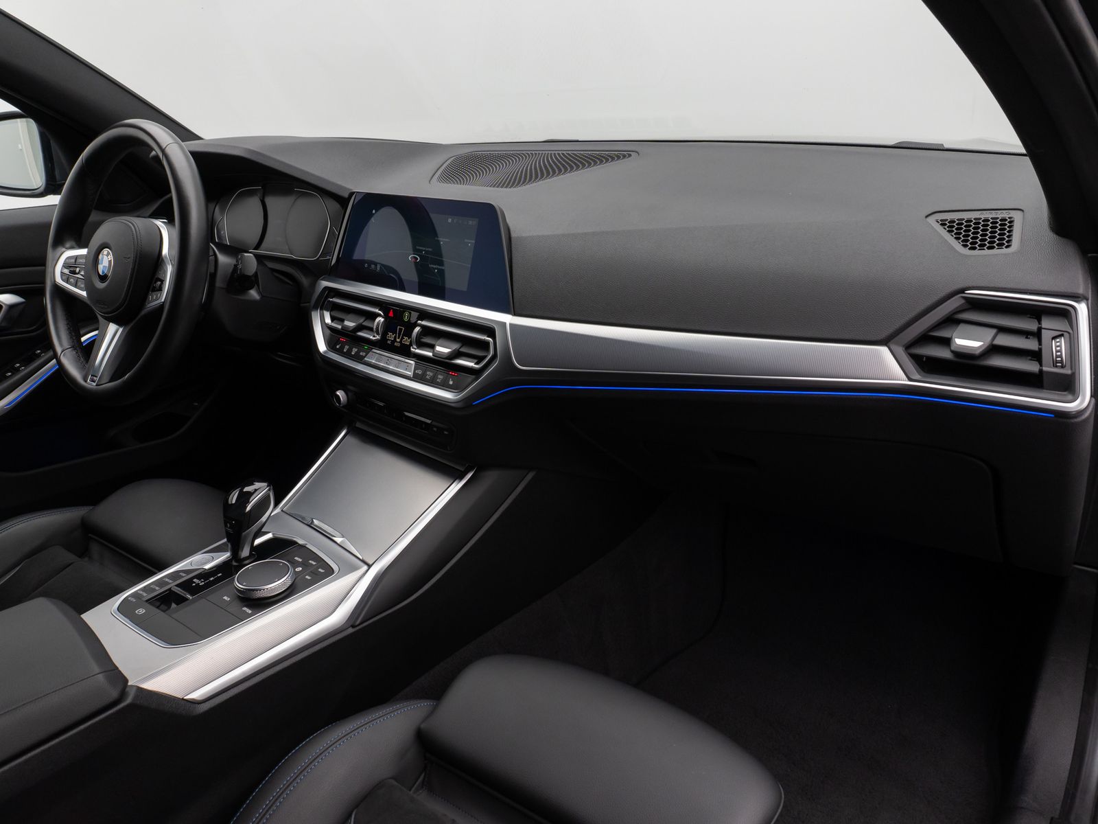 Fahrzeugabbildung BMW 320d M Sport Kamera HUD HiFi Stop&Go AHK Alarm