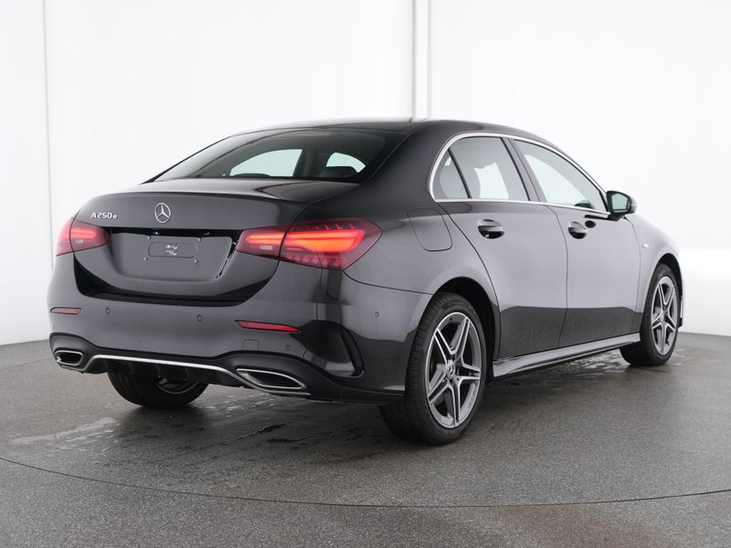 Fahrzeugabbildung Mercedes-Benz A 250 e Limousine AMG LED+Kam+Totw+11kW+WinterP
