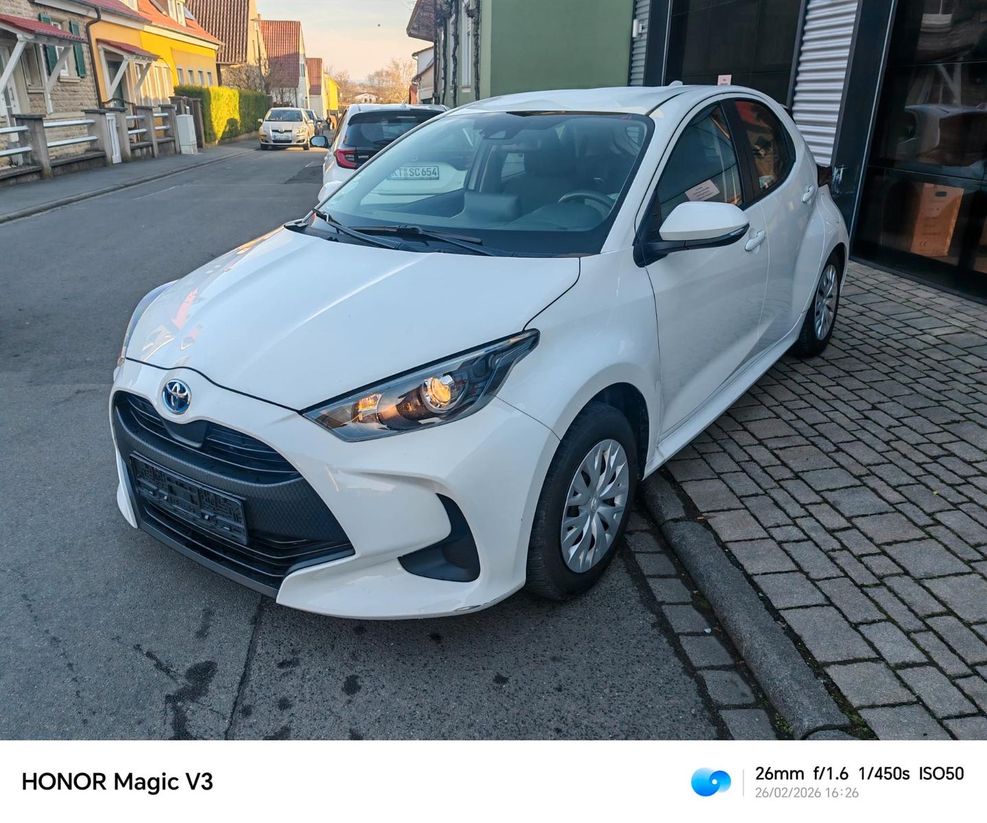 Toyota Yaris Hybrid Business Edition