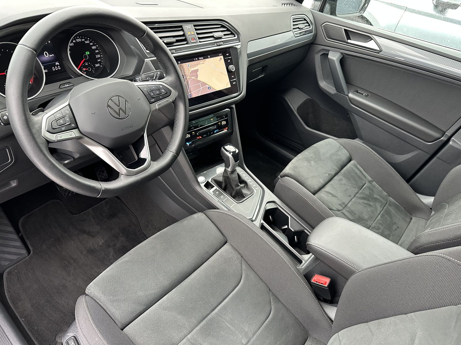 Fahrzeugabbildung Volkswagen Tiguan 2.0 TDI DSG Life NAV+LED+CARPLAY+KAM+ACC