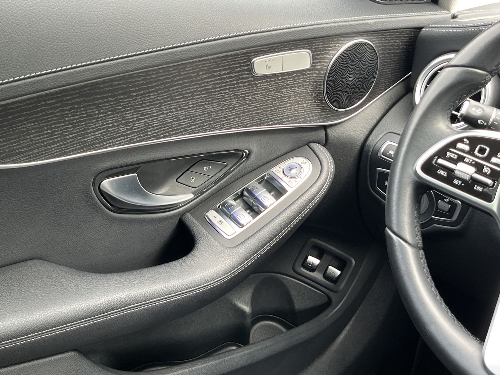 Fahrzeugabbildung Mercedes-Benz C 300 e T*AMG-Line*Pano*360°-Kam*Navi*SHZ*