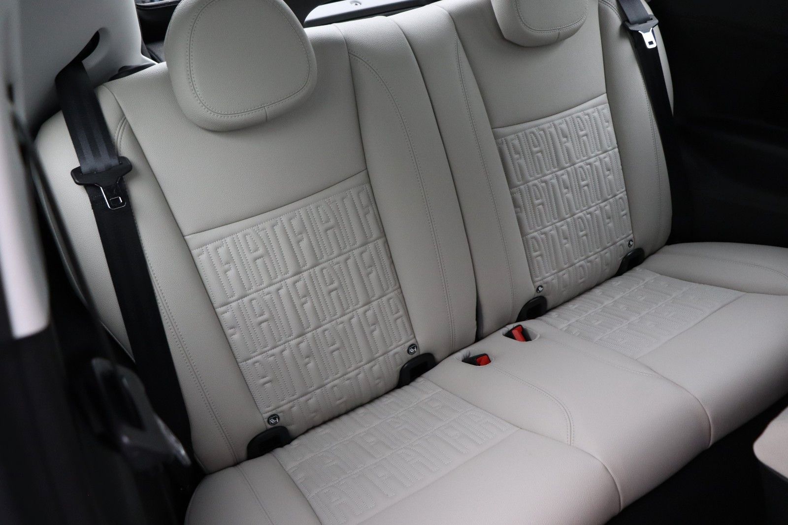 Fahrzeugabbildung Fiat 500e La Prima