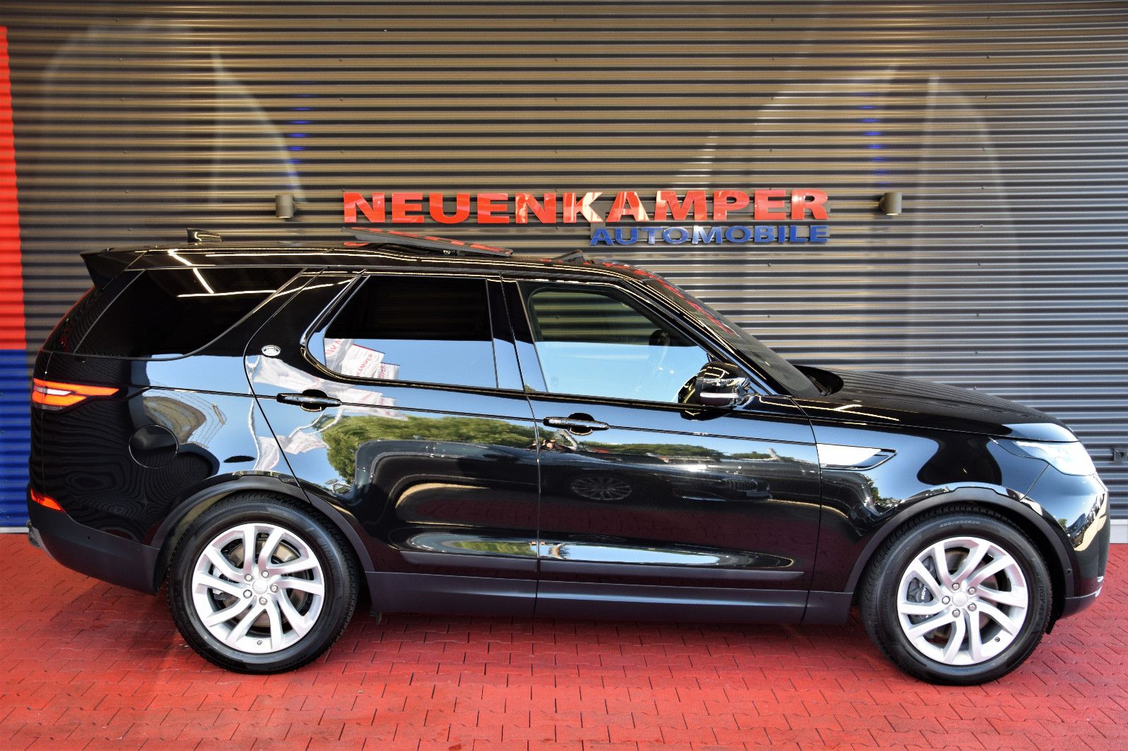 Fahrzeugabbildung Land Rover Discovery 5 HSE SDV6 AWD LED Panorama 7Sitze AHK