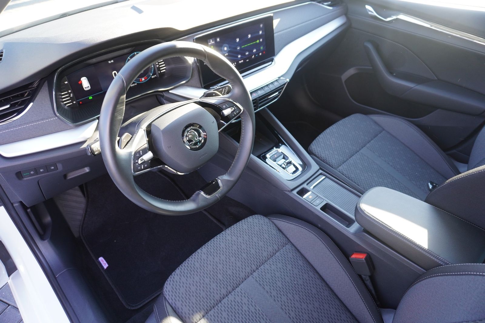 Skoda Octavia 1.0 TSI First Edition LED Navi Totwinkel foto 9