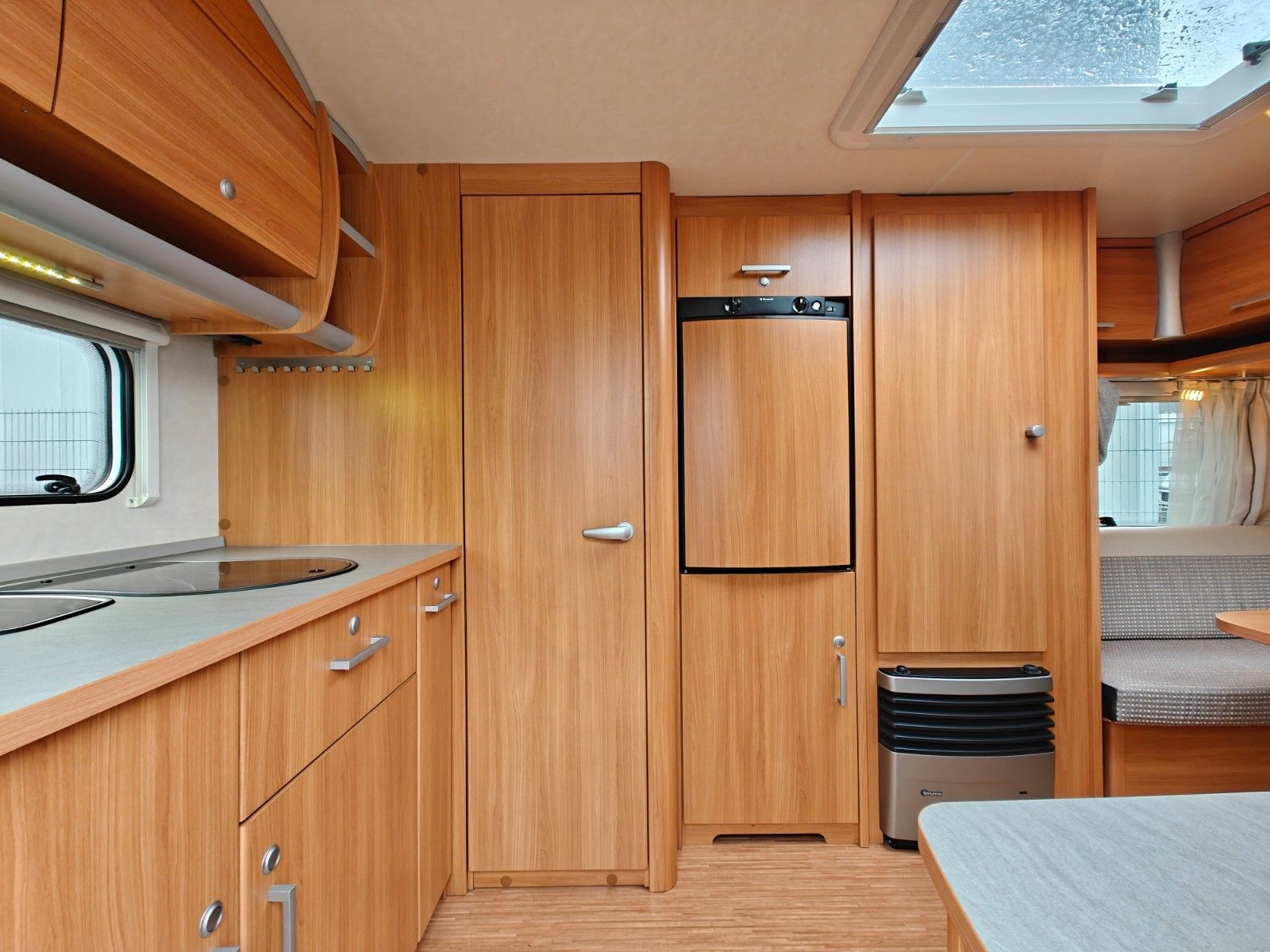 Fahrzeugabbildung Knaus Sport 400 LB - Doppelbett/Sitzgruppe, Superb -