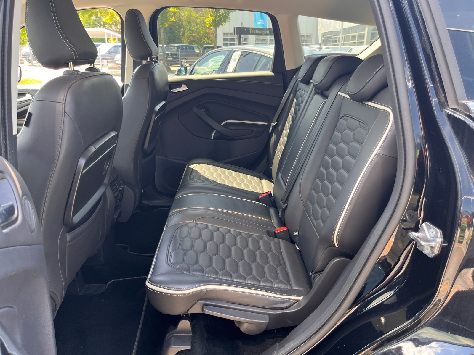 Fahrzeugabbildung Ford Kuga Vignale AWD AHK ACC * BEDINGT FAHRBEREIT