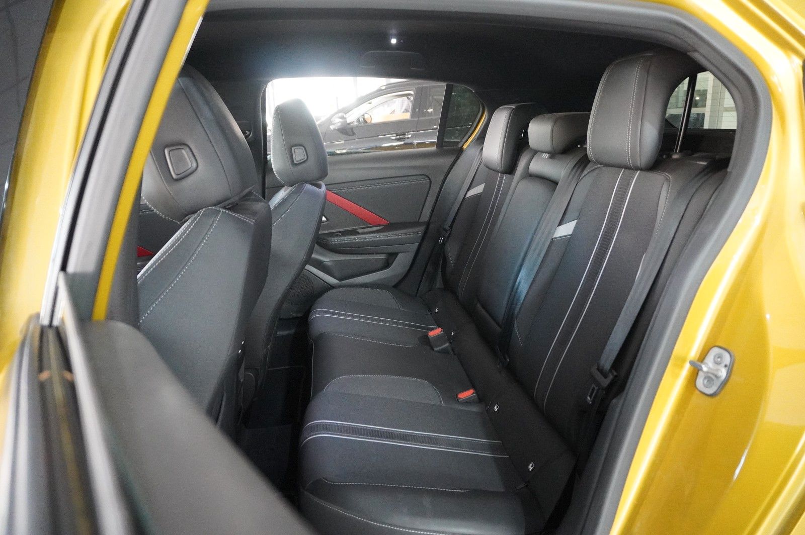 Fahrzeugabbildung Opel Astra L Lim. 1.6 HYBRID GS SPORT NAVI/360°/SPORT