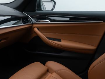 Fahrzeugabbildung BMW 520d xD Tour M Sport HI-FI M Sportfahrwerk