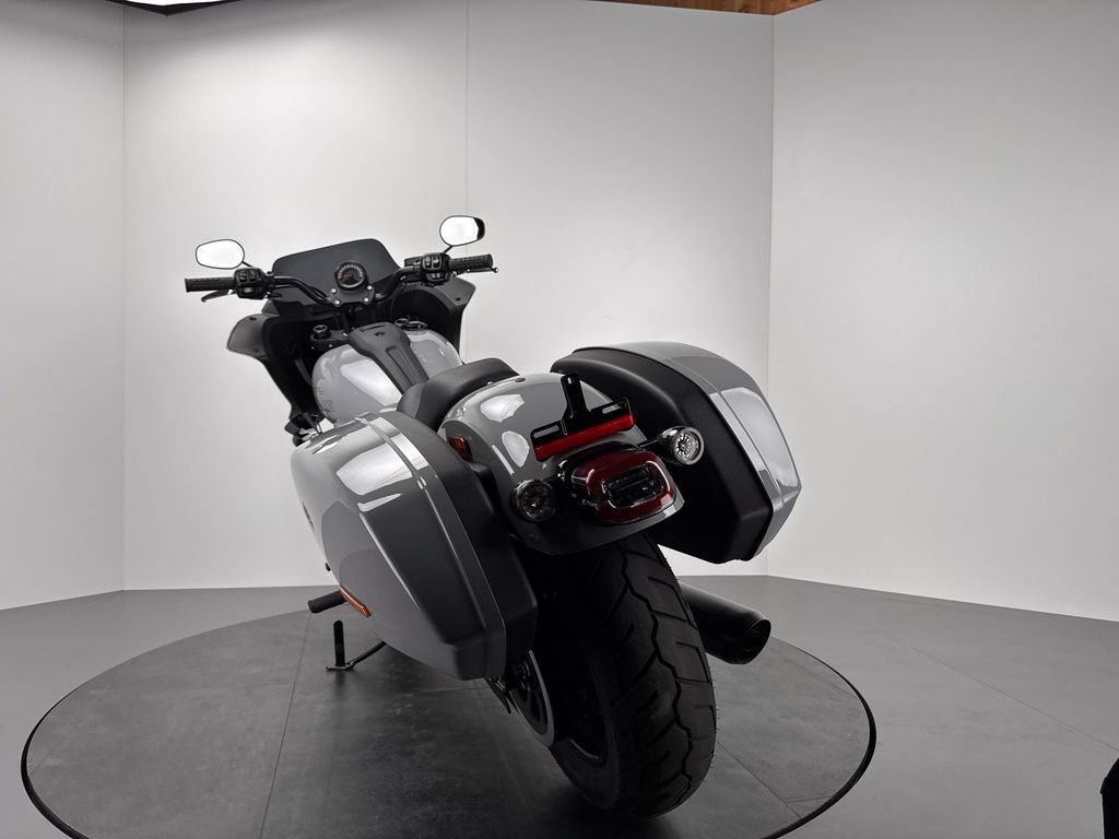 Fahrzeugabbildung Harley-Davidson LOW RIDER ST FXLRST *NEUWERTIG *1. HAND