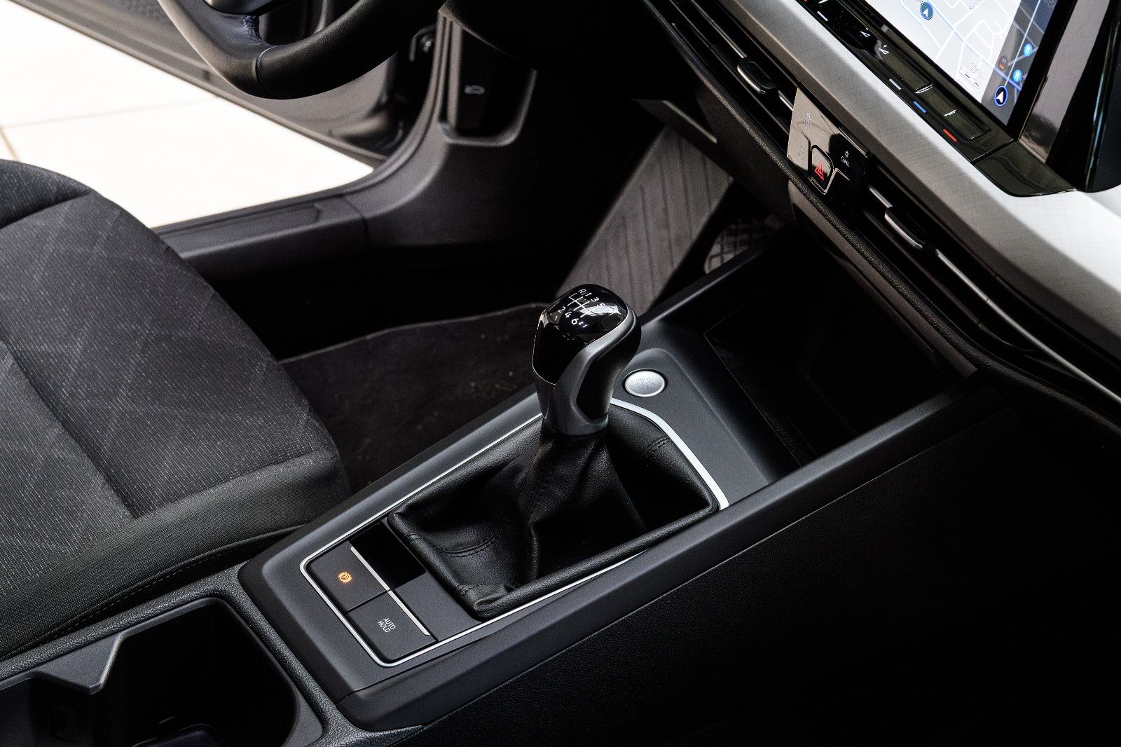 Fahrzeugabbildung Volkswagen Golf VIII Life +Navi +SHZ +ALU +LED +PDC