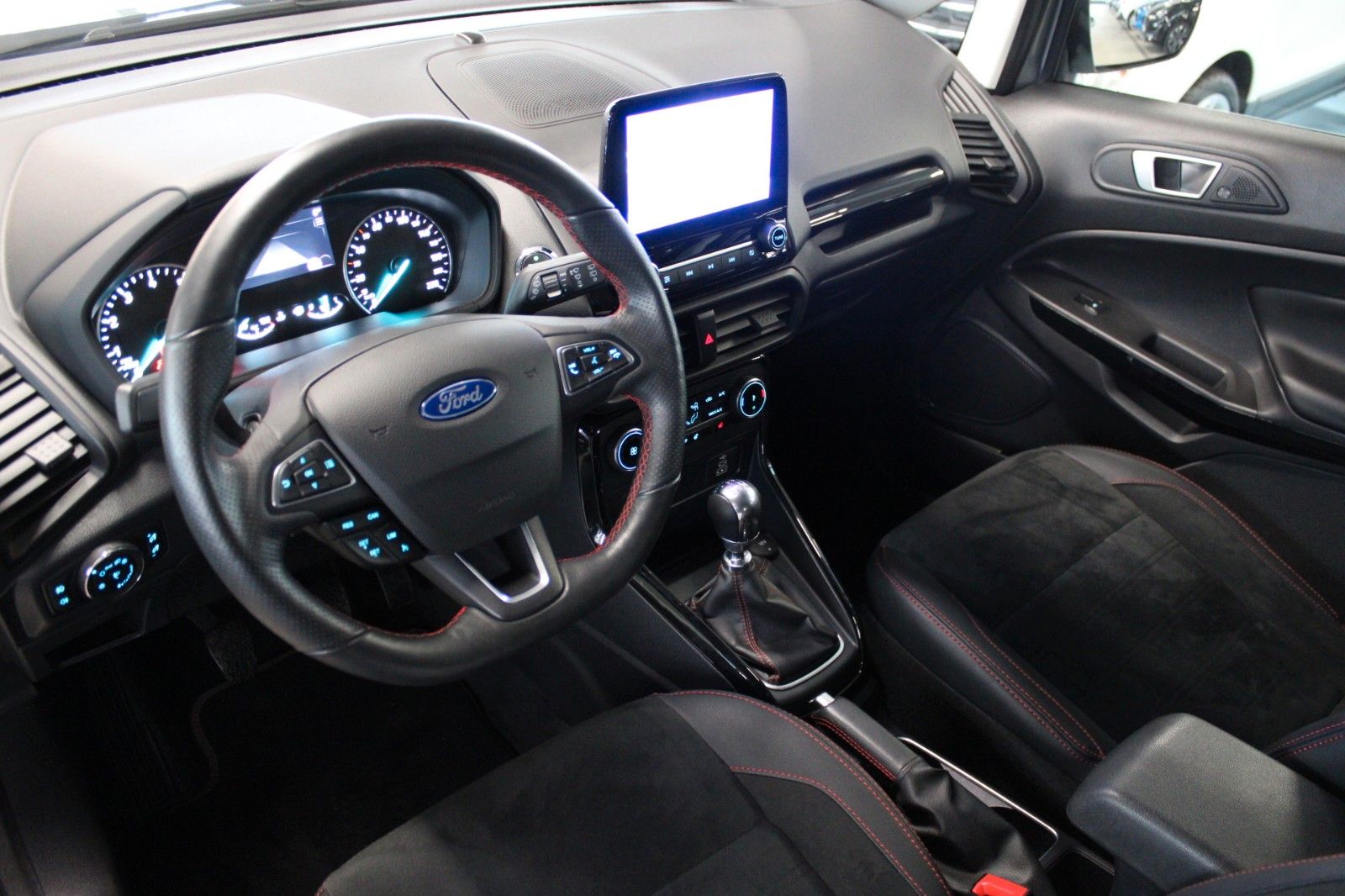 Fahrzeugabbildung Ford EcoSport ST-Line LED NAVI Winter FahrerAssistenz