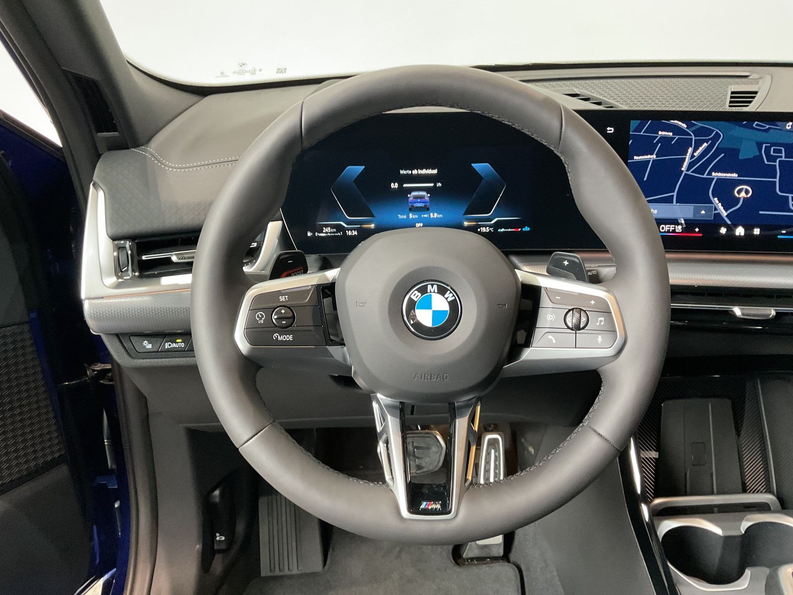 Fahrzeugabbildung BMW X2 sDrive20i 20" LMR, Komfortzugang, Parking Ass