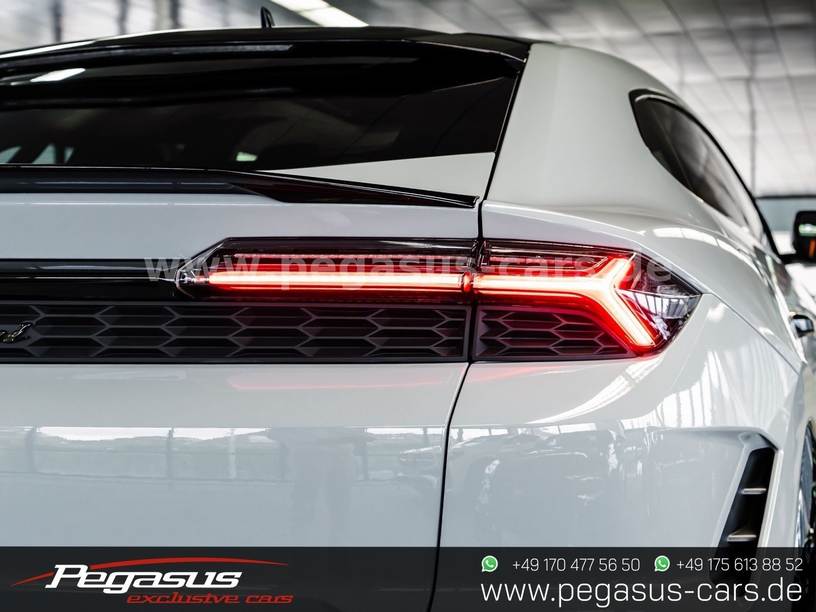 LAMBORGHINI Urus - 11