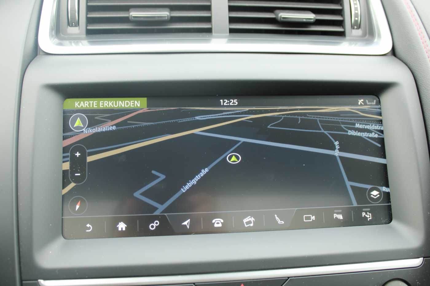 Fahrzeugabbildung Jaguar E-Pace Diesel D180 AWD Aut. Chequered Flag