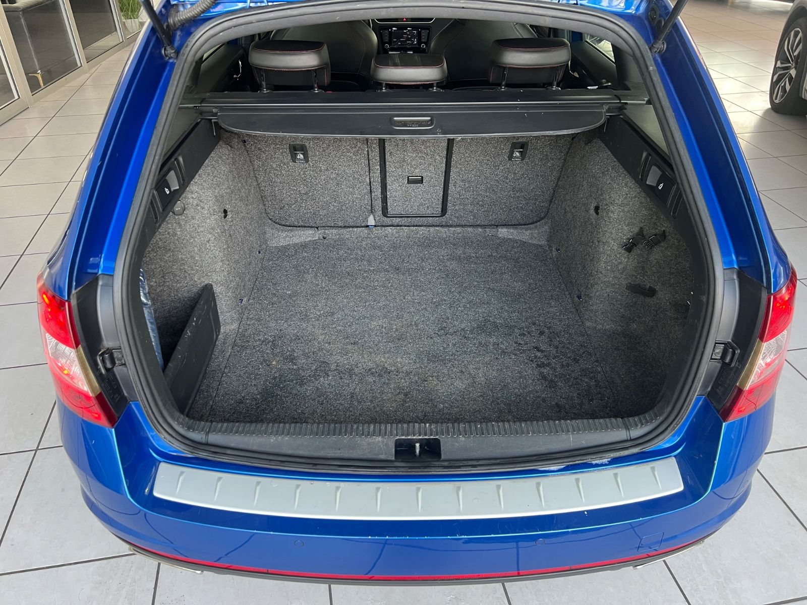 Fahrzeugabbildung SKODA Octavia Combi RS *RECARO*NAVI*