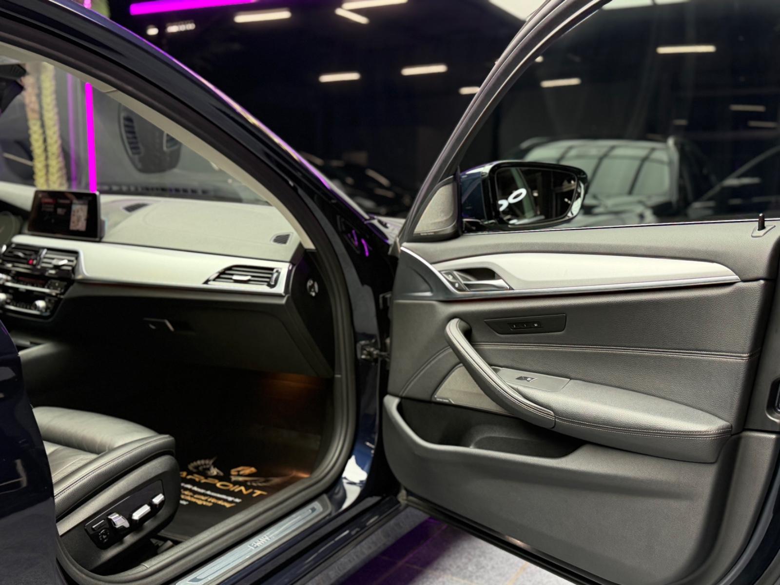 BMW 520  TouringLED/Volleder/Virtl/Standheizung/Pano