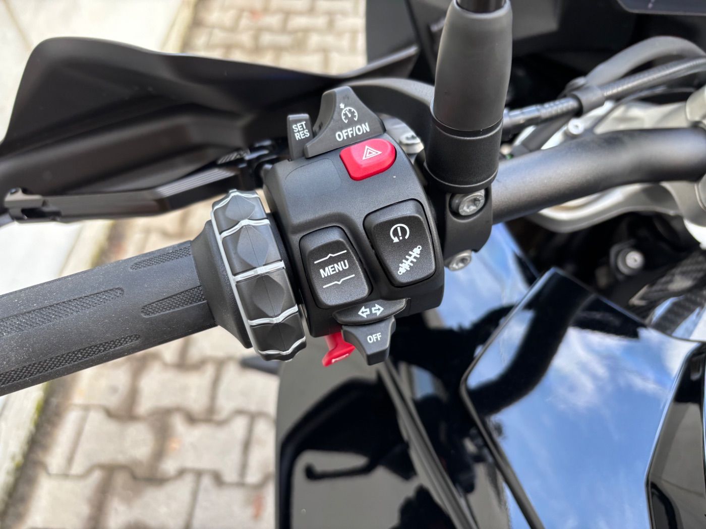 Fahrzeugabbildung BMW S 1000 XR 4 Pakete Tieferlegung Carbon Frästeile