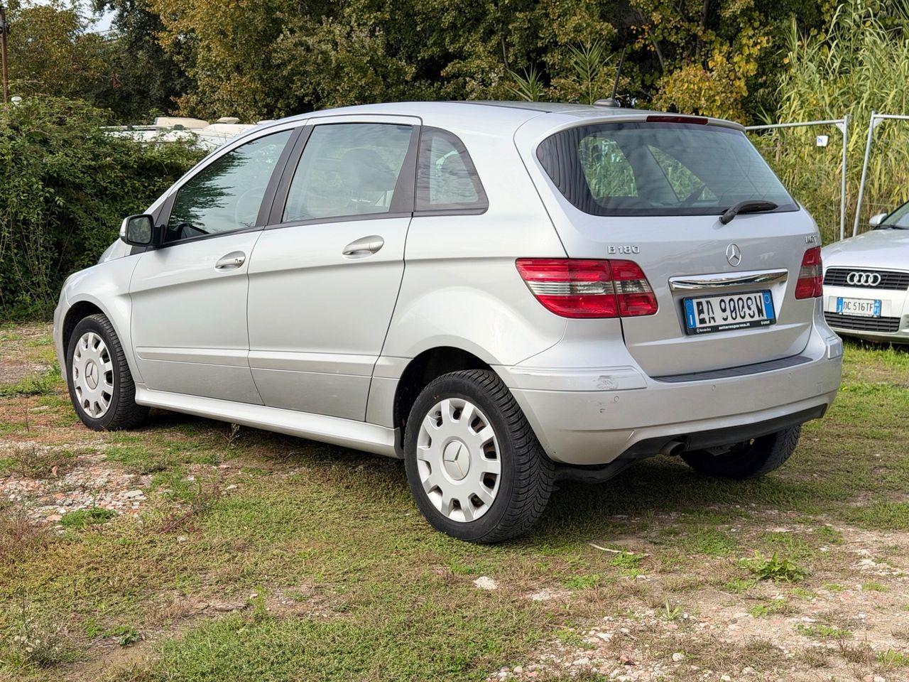 Mercedes-Benz B180 2010 — photo 7